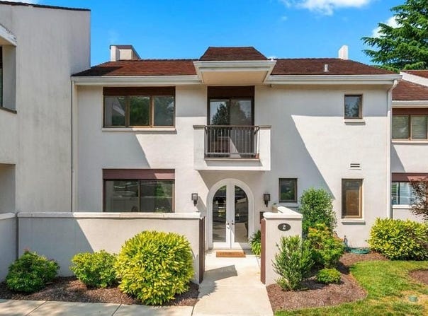 2 DEZAC, DEVON, PA 19333