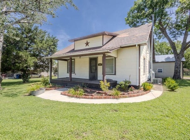 1811 S Walnut Street, Coffeyville, KS 67337