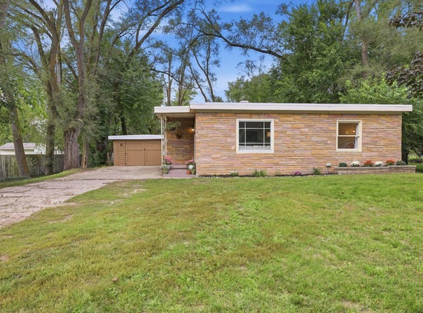 2525 Rogue River Road NE, Belmont, MI 49306
