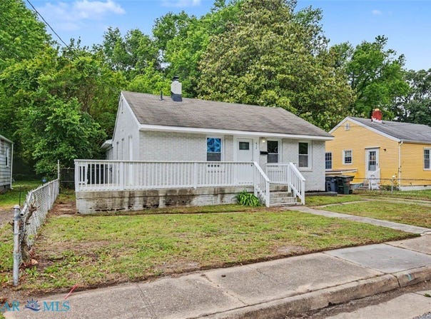 6 Capps Qtrs, Hampton, VA 23669