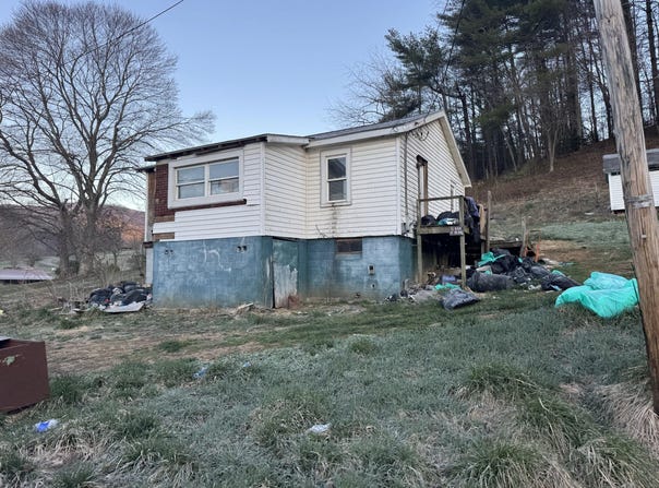 175 Old Long Branch Rd, Pax, WV 25904