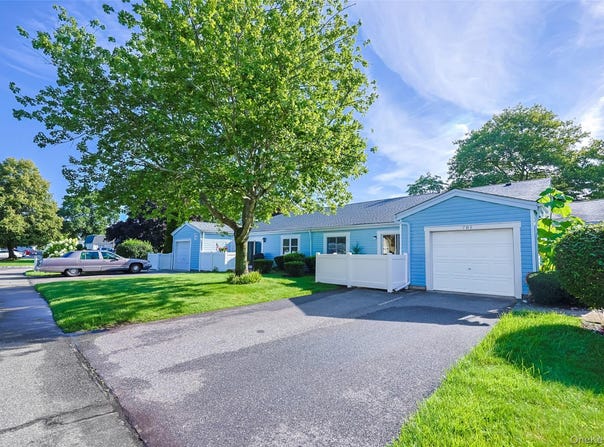 708 W Cabot Court, Saint James, NY 11780