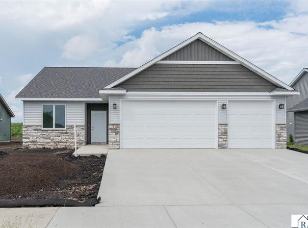 313 Falcon Run, Eagle Lake, MN 56025
