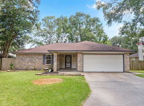 2702 La Mesa, Bay City, TX 77414