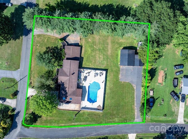 2596 SweetBriar Circle, Lenoir, NC 28645