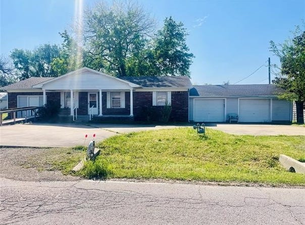 109 Ash Avenue, Fort Gibson, OK 74434