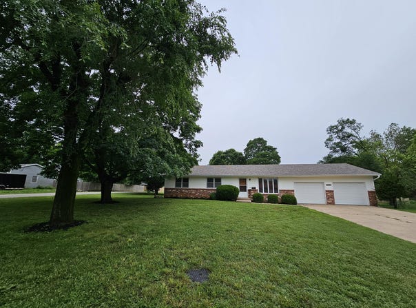 1313 S Madison Avenue, Aurora, MO 65605
