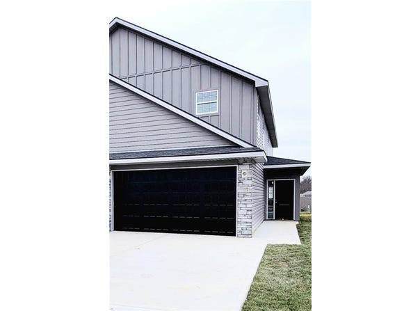 706 Mahogany Court, Warrensburg, MO 64093