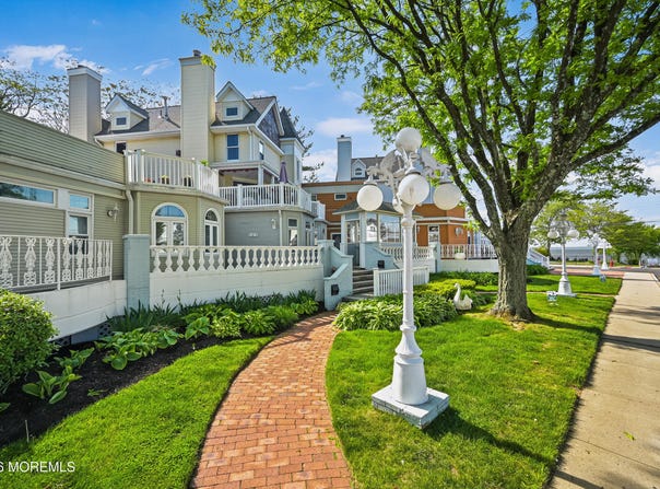 100 1st Street, Keyport, NJ 07735