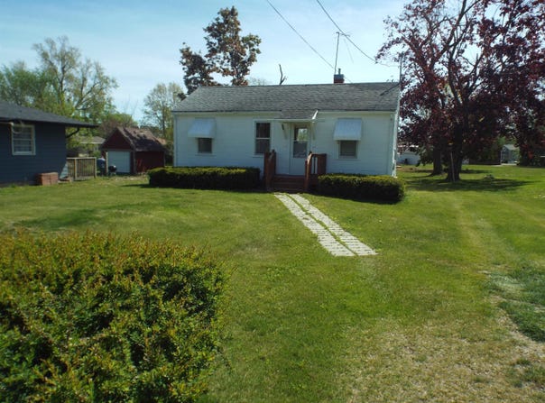608 Maple, LENA, IL 61048