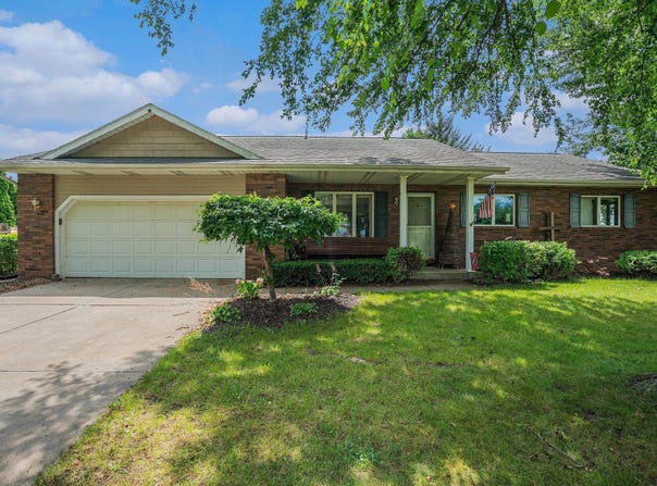 17574 Steppelands Lane, Goshen, IN 46526