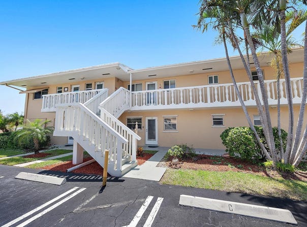 2164 NE 1st Way, Boynton Beach, FL 33435