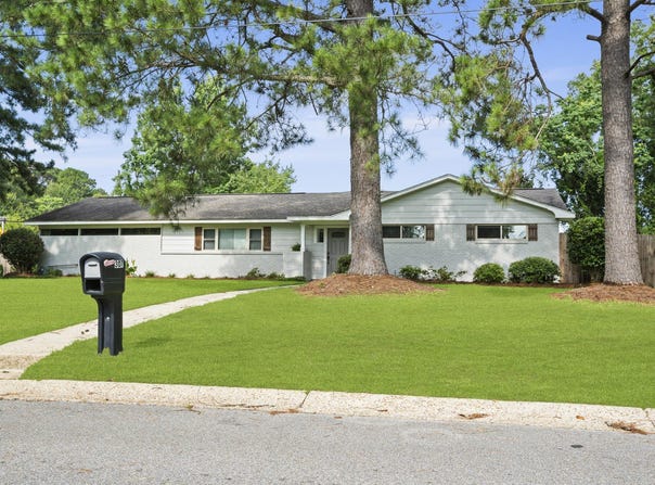 307 Hillendale Dr., Hattiesburg, MS 39402