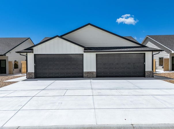 495 E Harper St, Valley Center, KS 67147-8948