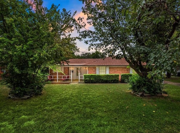 202 N Summit Street, Red Oak, TX 75154
