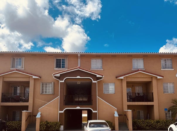 17405 NW 75th Place, Hialeah, FL 33015