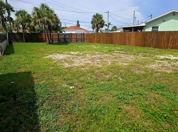 432 S BAYSHORE DRIVE, MADEIRA BEACH, FL 33708