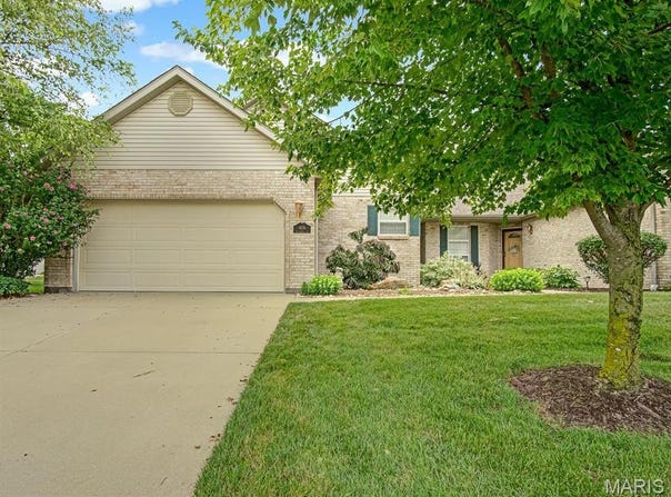 4574 Elk Meadows Lane, Smithton, IL 62285