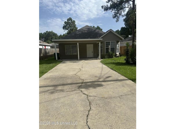 6024 E Oktibbeha Street, Bay Saint Louis, MS 39520