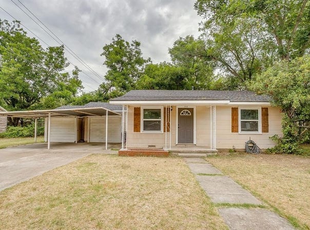 208 W 1st Street, Weatherford, TX 76086