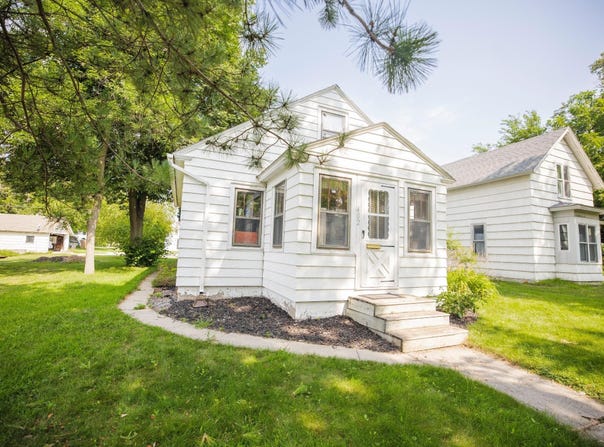 402 W 8th Street, Morris, MN 56267