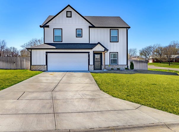 1235 Skyview Dr, El Dorado, KS 67042