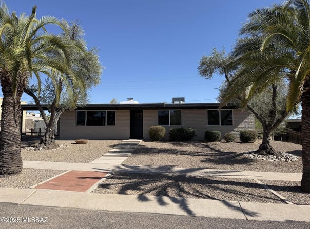 8324 E Beverly Street, Tucson, AZ 85710