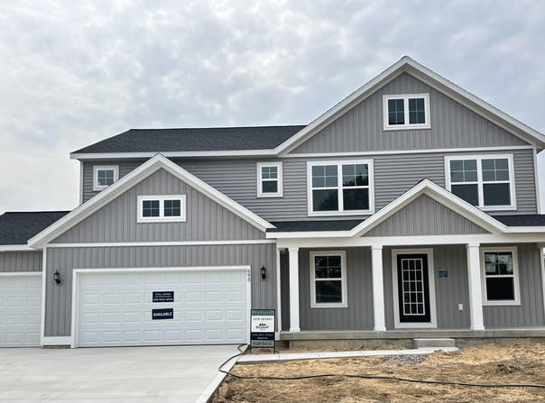 695 Waterford Village Drive, Walker, MI 49534