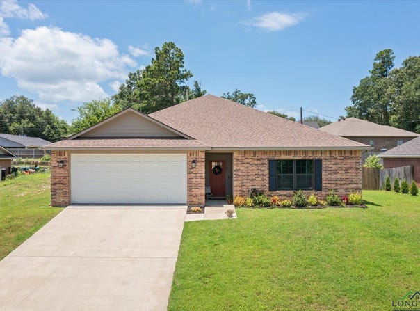 169 Hollybrook Street, Gilmer, TX 75644