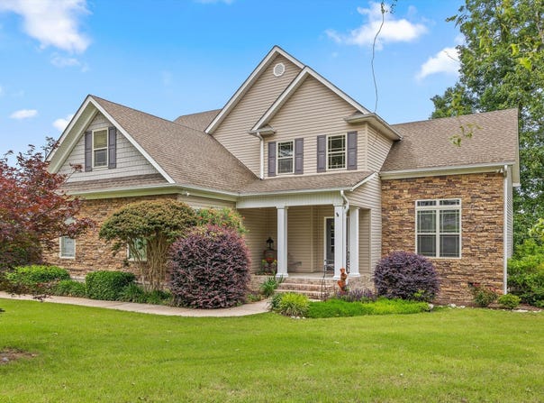 114 Avenue Of The Oaks, Rock Spring, GA 30739