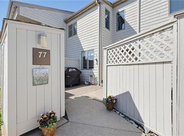 77 Windward Lane, Bristol, RI 02809