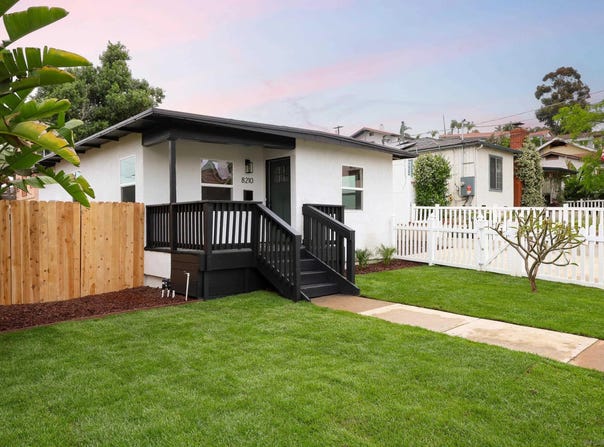 8210 Orchard  Ave, La Mesa, CA 91942