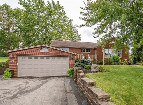 45 Windihill Dr, Hempfield Twp, PA 15601