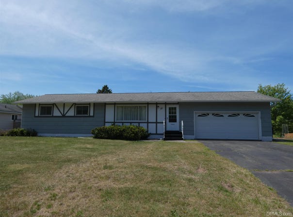 16 HEMLOCK Street, White Pine, MI 49971