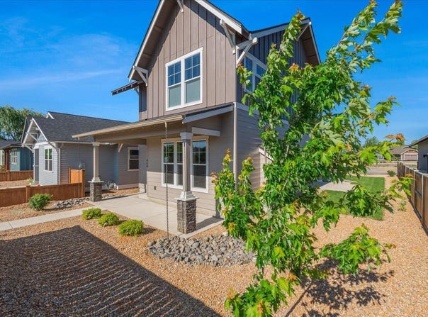 868 NW 19th Street, Redmond, OR 97756