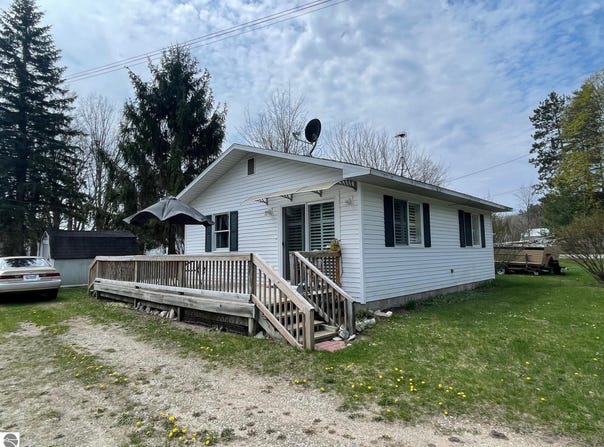 8117 North Street, Central Lake, MI 49622
