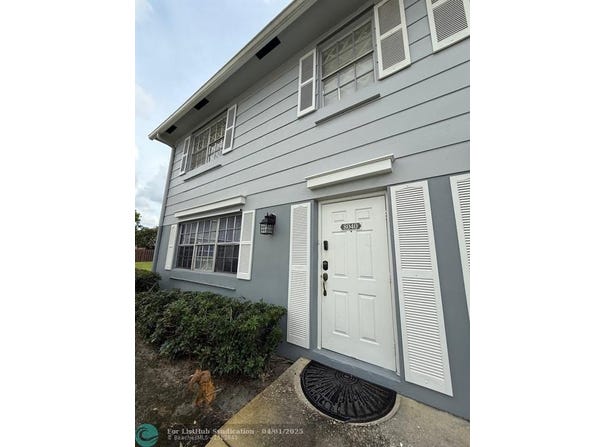 8040 SW 17 PL, Davie, FL 33324
