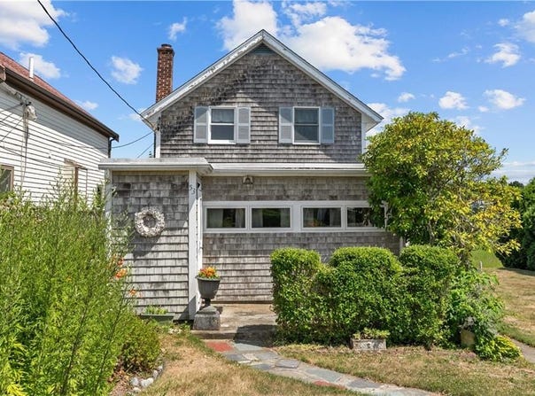 53 Green Street, Portsmouth, RI 02871