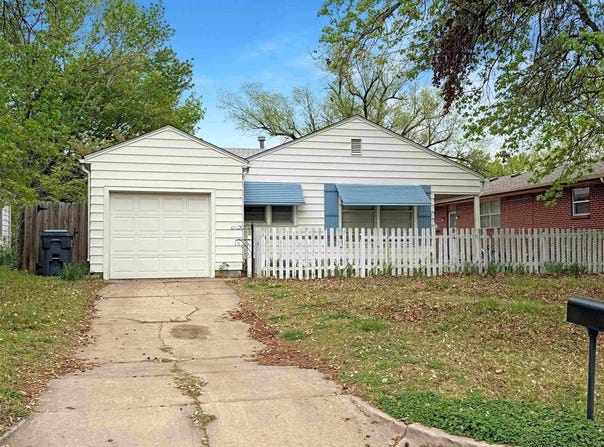 836 South Fountain St, Wichita, KS 67218