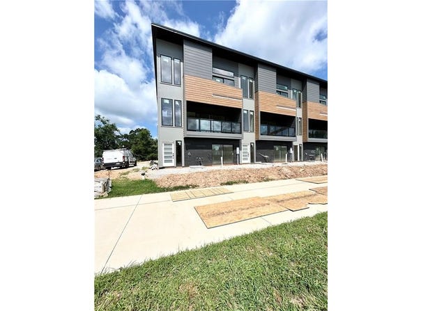 200  NW 9th  ST, Bentonville, AR 72712