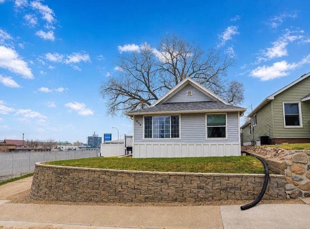 409 5th ST SW, Minot, ND 58701