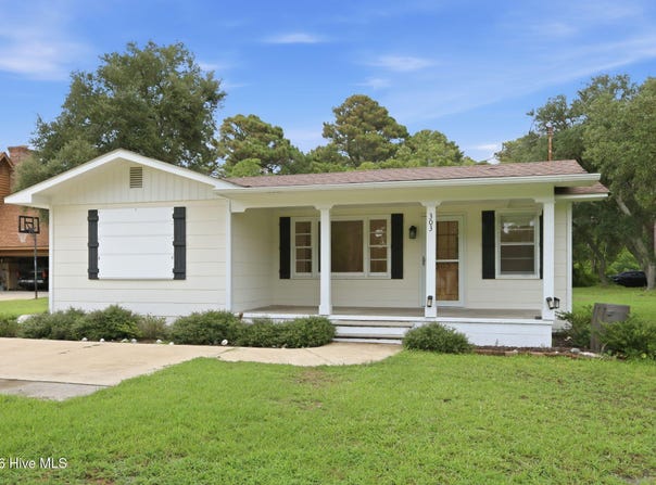 303 Cape Lookout Drive, Harkers Island, NC 28531