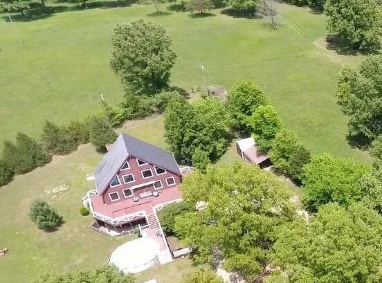 405 Private Road 63-106, Thayer, MO 65791