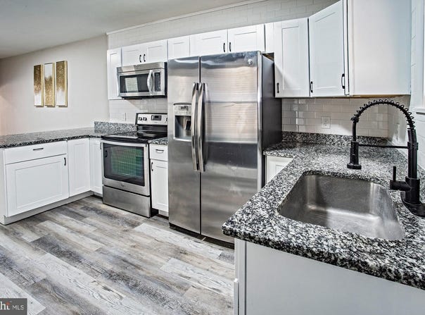 423 HOWELL DRIVE, NEW CASTLE, DE 19720