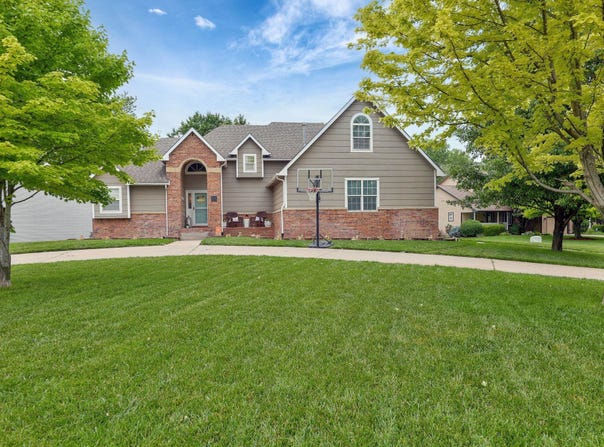 416 Country Hills Dr, Augusta, KS 67010