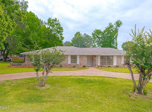 1206 Sunset Drive, Canton, MS 39046