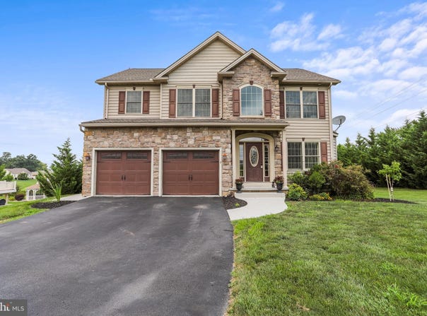 2 MARTINS RIDGE DRIVE, HANOVER, PA 17331