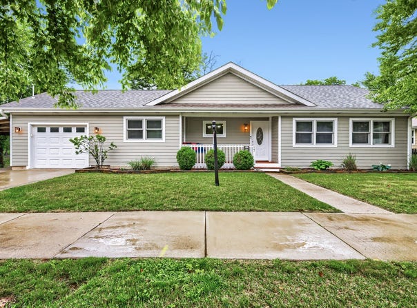 17 Willow Street, Algonquin, IL 60102