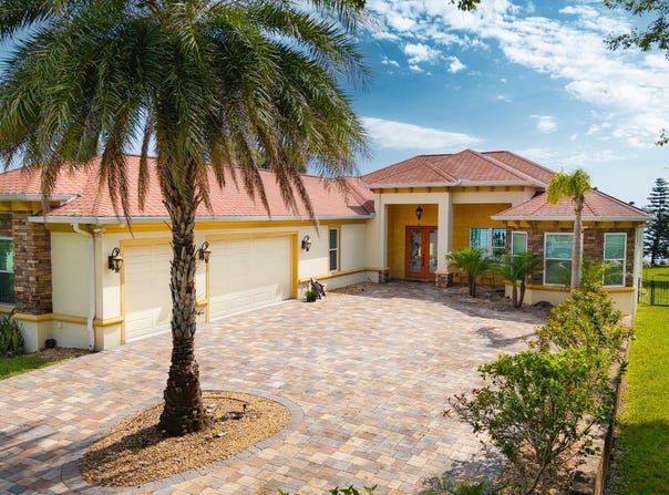 2227 S Palmetto Avenue, South Daytona, FL 32119