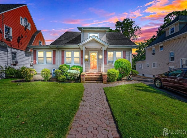 305 Penfield Place, Dunellen, NJ 08812